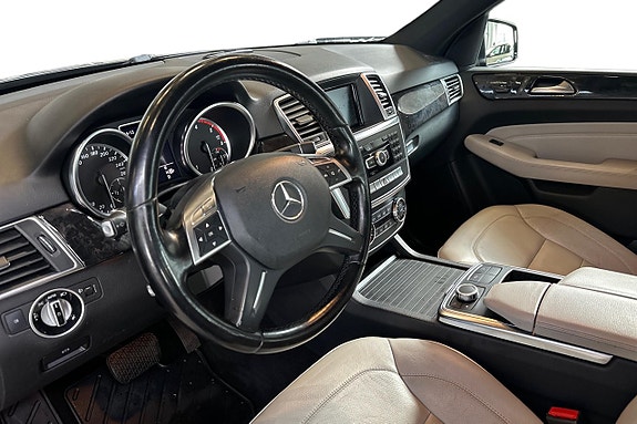 Mercedes-Benz ML350 13 of 24