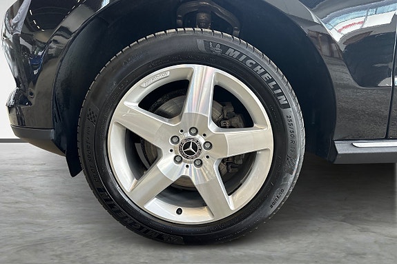 Mercedes-Benz ML350 9 of 24