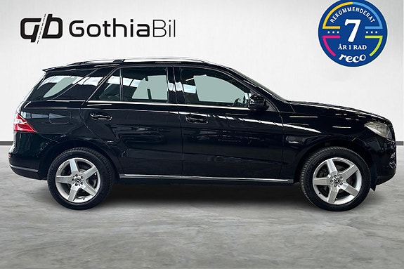 Mercedes-Benz ML350 4 of 5