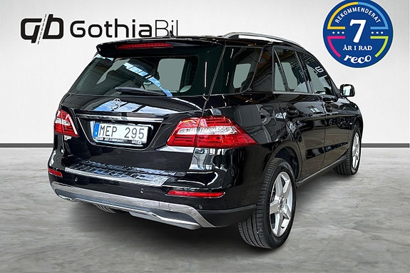 Mercedes-Benz ML350 5 of 5