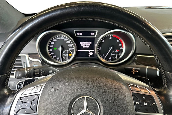 Mercedes-Benz ML350 16 of 24