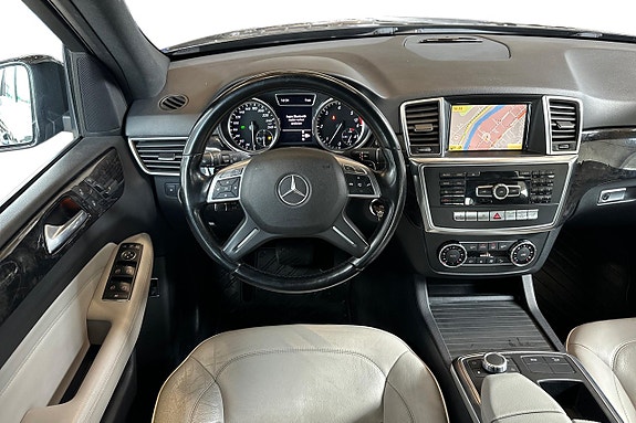 Mercedes-Benz ML350 15 of 24