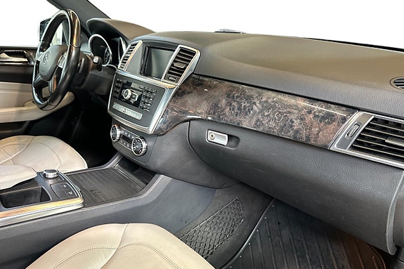 Mercedes-Benz ML350 10 of 24