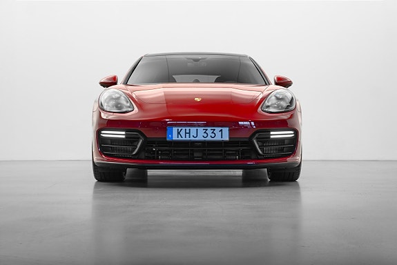 Porsche Panamera GTS 4 of 5