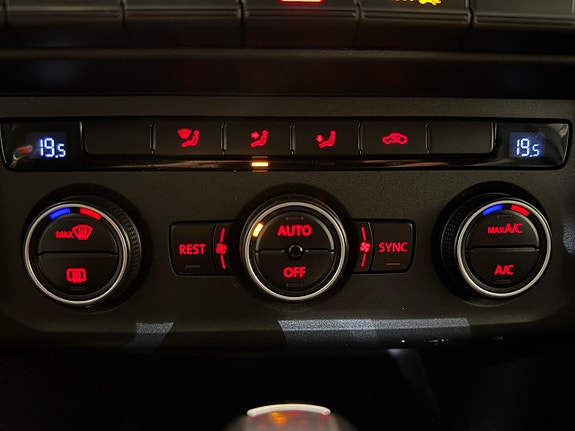 Volkswagen Amarok 21 of 23