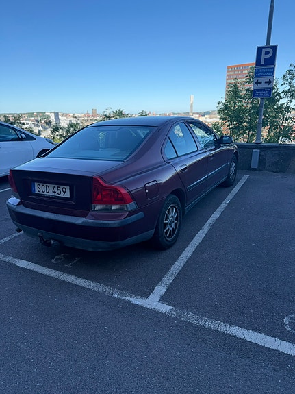 Volvo S60 2 of 5