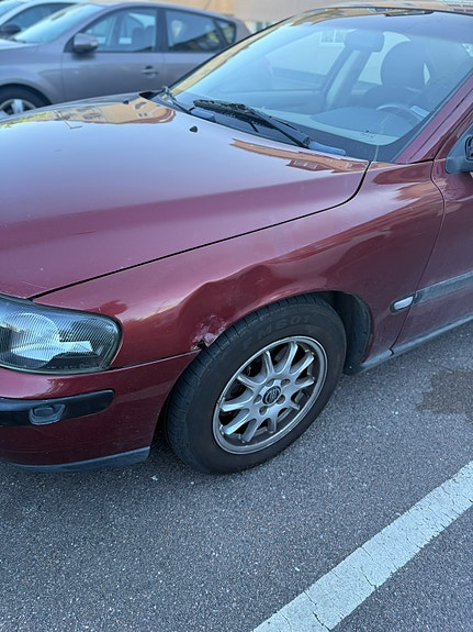 Volvo S60 3 of 5