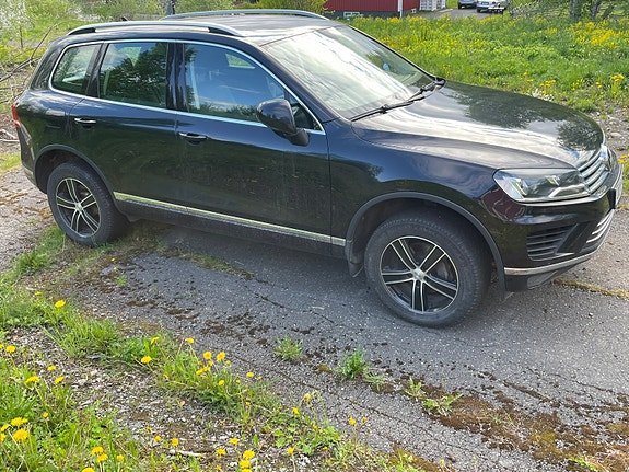 Volkswagen Touareg 2 of 5