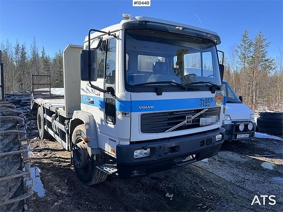 VOLVO FL6 E 4*2 Lastbil med uppkörningsramper (57,000:- ex m