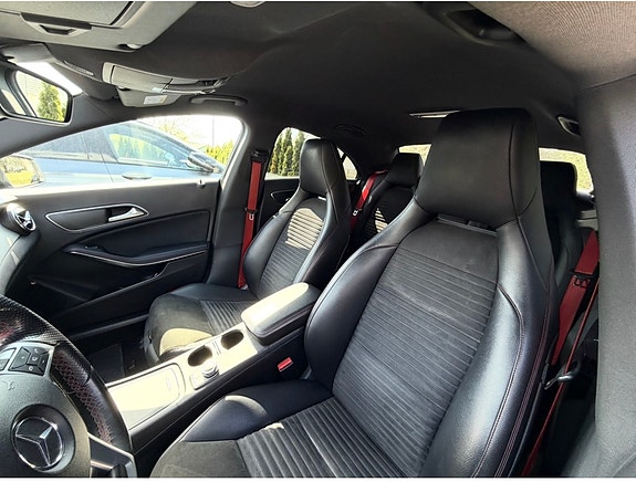 Mercedes-Benz CLA250 2 of 4