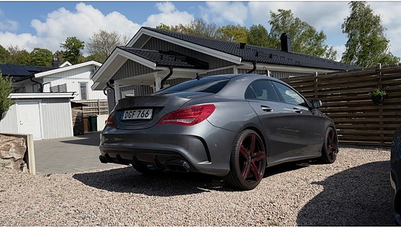 Mercedes-Benz CLA250 3 of 4