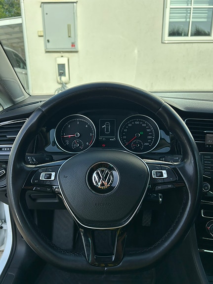 Volkswagen Golf VII 7 of 10