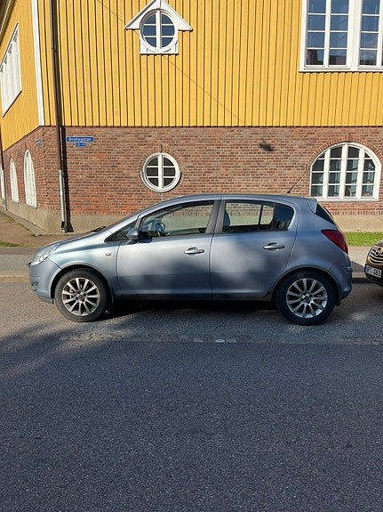 Opel Corsa 2 of 4