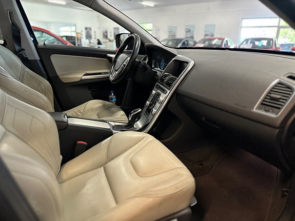 Volvo XC60 13 of 22