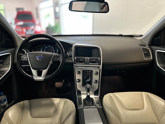 Volvo XC60 17 of 22