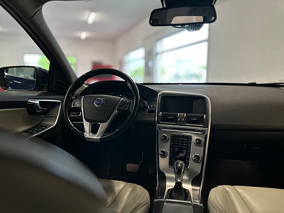 Volvo XC60 11 of 22