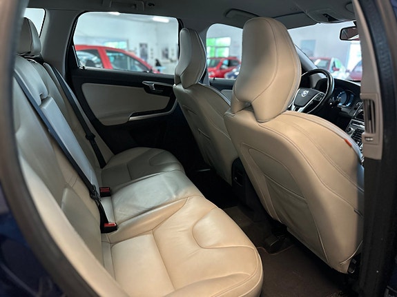 Volvo XC60 18 of 22
