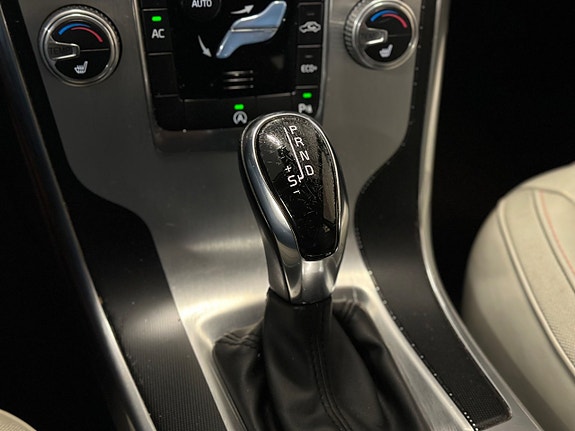 Volvo XC60 12 of 22