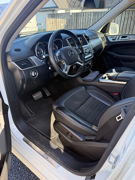 Mercedes-Benz ML350 2 of 4