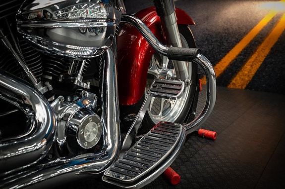 Harley-Davidson Fat Boy (FLSTF) 15 of 17