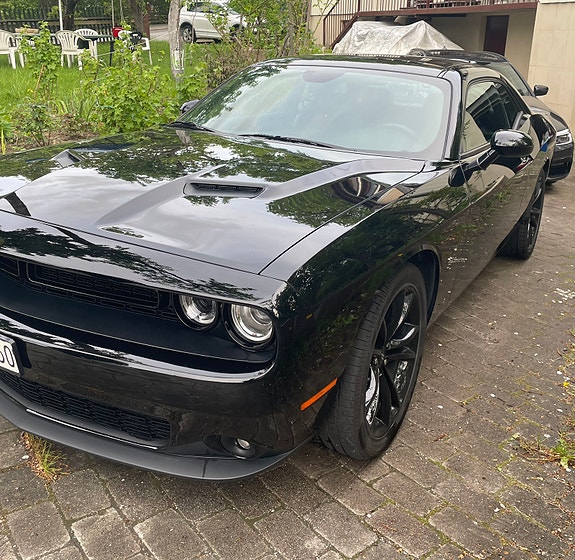 Dodge Challenger 2 of 5