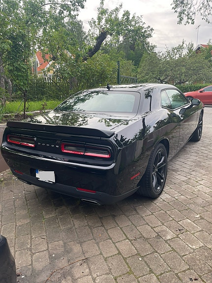 Dodge Challenger 4 of 5