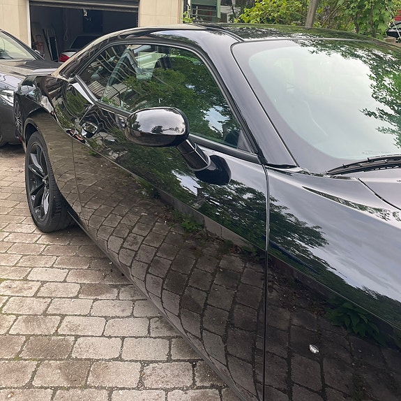 Dodge Challenger 3 of 5