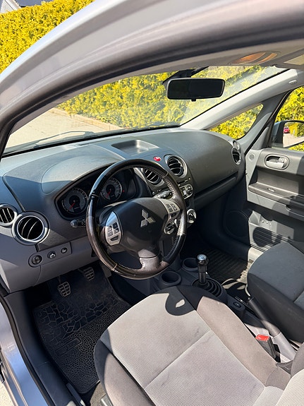 Mitsubishi Colt 5 of 6