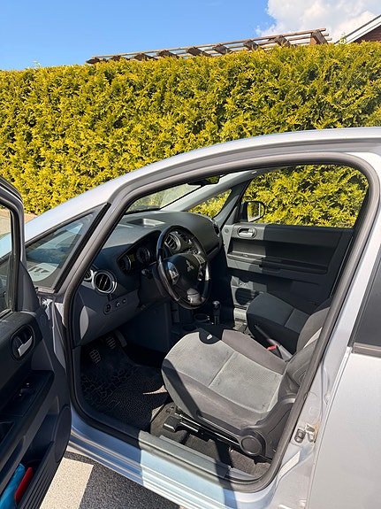 Mitsubishi Colt 3 of 6
