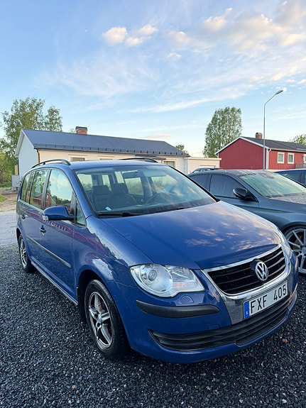 Volkswagen Touran 3 of 5