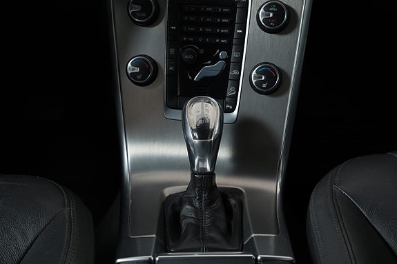 Volvo XC60 14 of 19