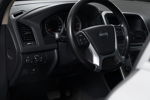 Volvo XC60 10 of 19