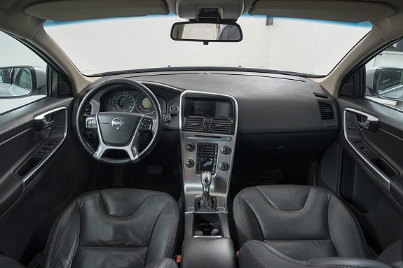 Volvo XC60 11 of 19