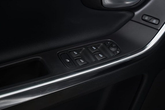 Volvo XC60 15 of 19