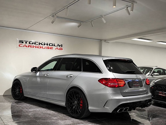 Mercedes-Benz C63 2 of 9
