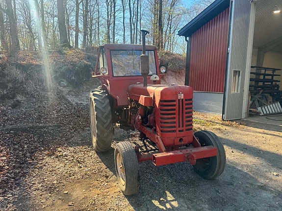 International McCormick Internat B450 2 of 5