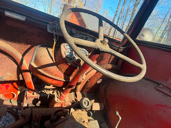 International McCormick Internat B450 4 of 5