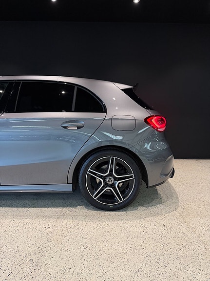 Mercedes-Benz A200 4 of 5
