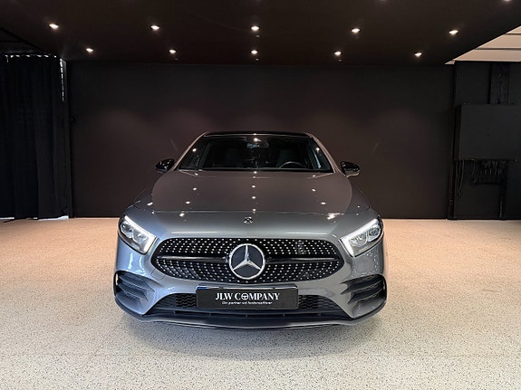 Mercedes-Benz A200 2 of 5