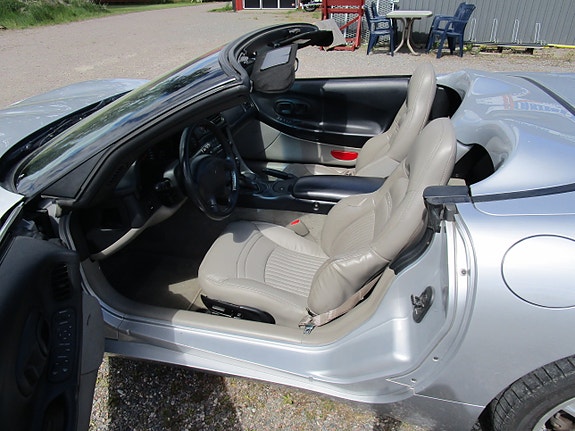 Chevrolet Corvette 3 of 5