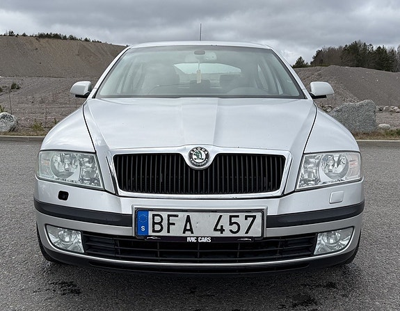 Skoda Octavia 2 of 5