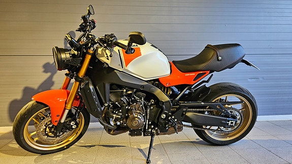 Yamaha XSR900 2 of 4