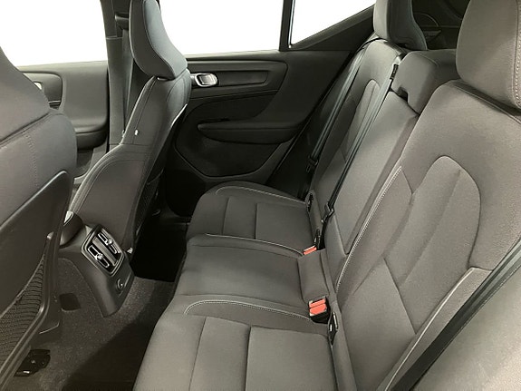 Volvo XC40 7 of 15