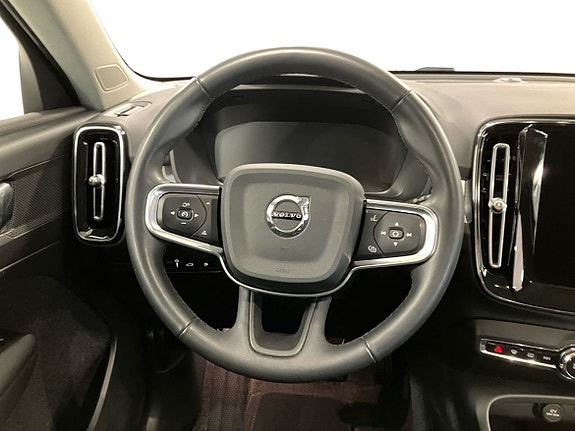 Volvo XC40 11 of 15