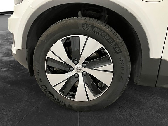 Volvo XC40 10 of 15