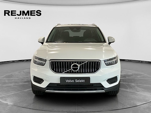 Volvo XC40 9 of 15