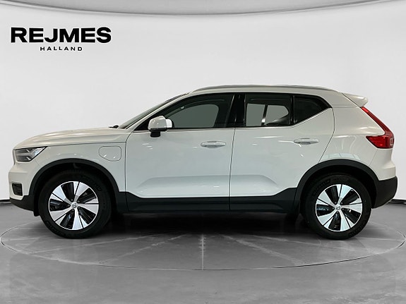 Volvo XC40 4 of 5