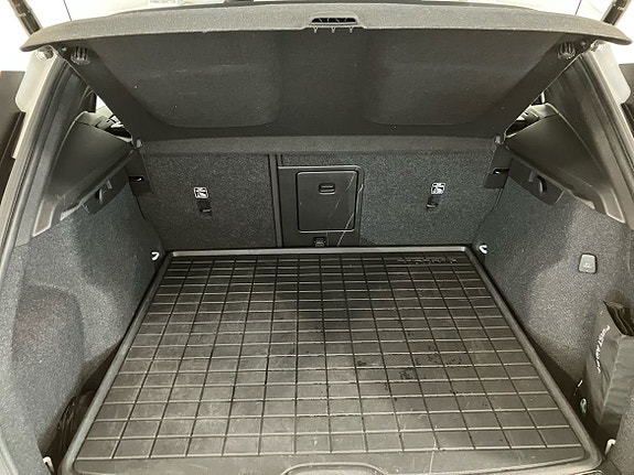 Volvo XC40 14 of 15
