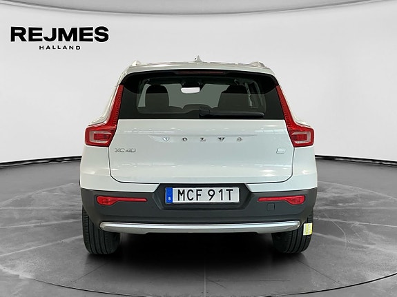 Volvo XC40 8 of 15