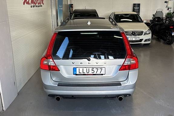 Volvo V70 10 of 22